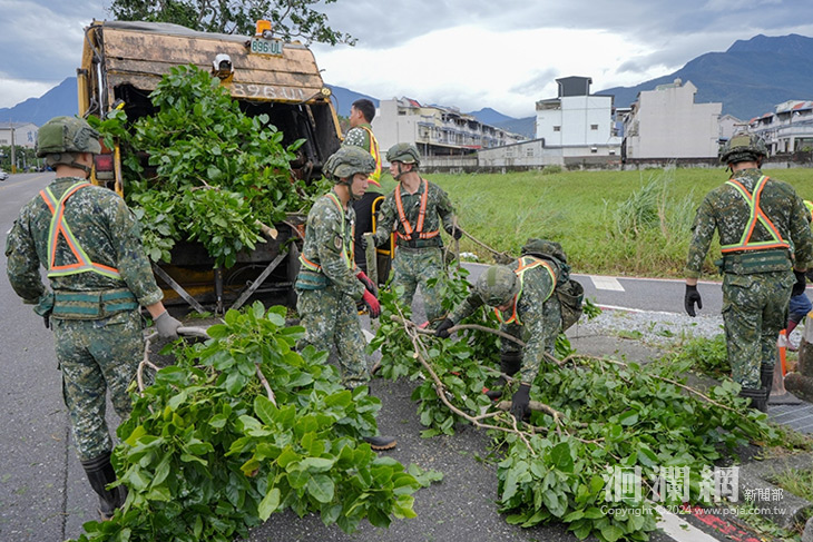 國軍挹注兵力助吉安鄉災後鄉容修整
