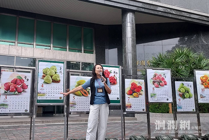 捐發票兌換國稅局2025年水果月曆 民眾一早排隊