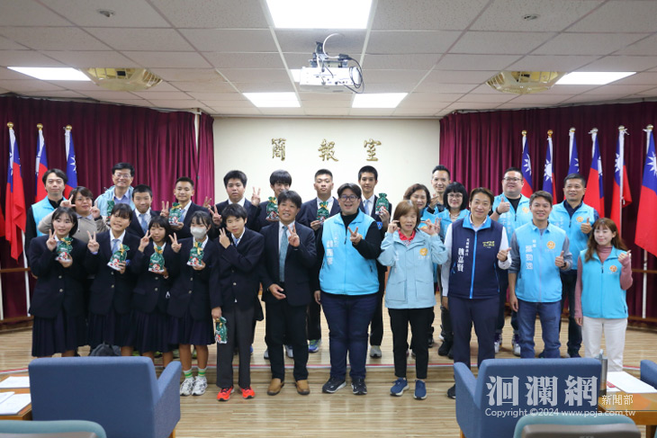 日本與那國中學師生來台畢旅 花蓮市長魏嘉彥熱
