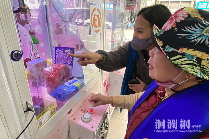 老家協會長輩銀髮聖誕樂無限-夾醋咪