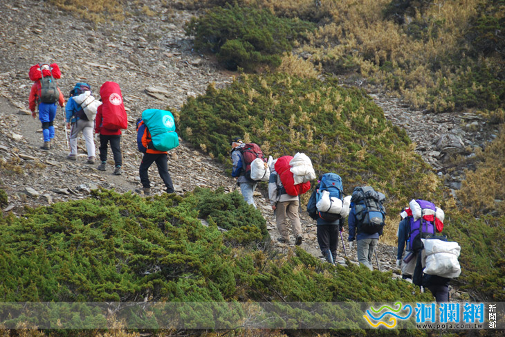 保育志工南湖淨山 太管處呼籲山友將垃圾帶下山